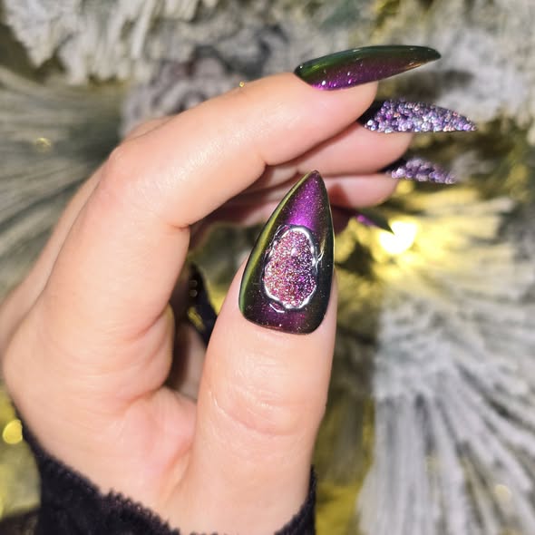 Cosmos Cat Eye Gel Mani - Reflective Cat Eye - HEMA HPMA TPO Free