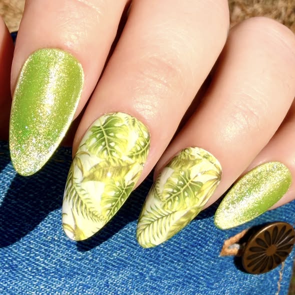 Sizzling Lime Neon Cat Eye Gel Mani - HEMA, HPMA, TPO Free