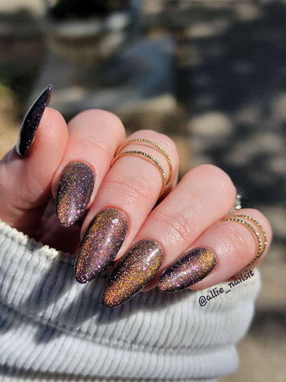 ULTRA Cosmos Cat Eye Gel Mani - Reflective Cat Eye - HEMA HPMA TPO Free