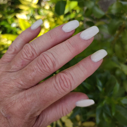 Milky White Dip Mani